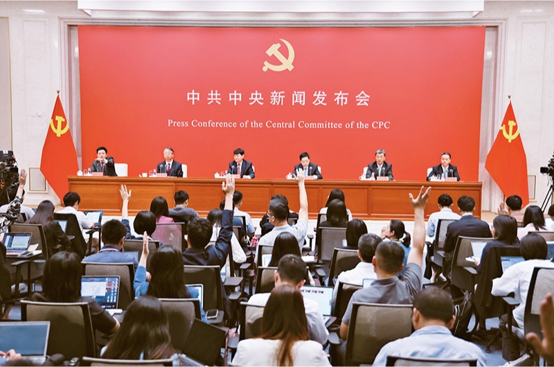 黨的二十屆三中全會是在以中國式現(xiàn)代化全面推進強國建設、民族復興偉業(yè)的關鍵時期召開的一次十分重要的會議。圖為2024年7月19日，中共中央舉行新聞發(fā)布會，介紹和解讀黨的二十屆三中全會精神。 新華社記者 金立旺/攝
