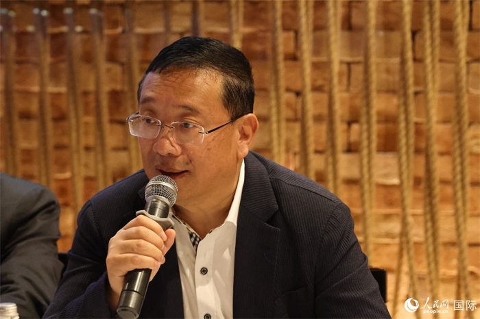 巴西文協(xié)主席上官建峰在座談會上致辭。人民網(wǎng)記者 陳海琪攝
