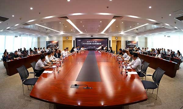 人民網(wǎng)2024“企業(yè)家大會”專題座談會。人民網(wǎng)記者 黃盛攝