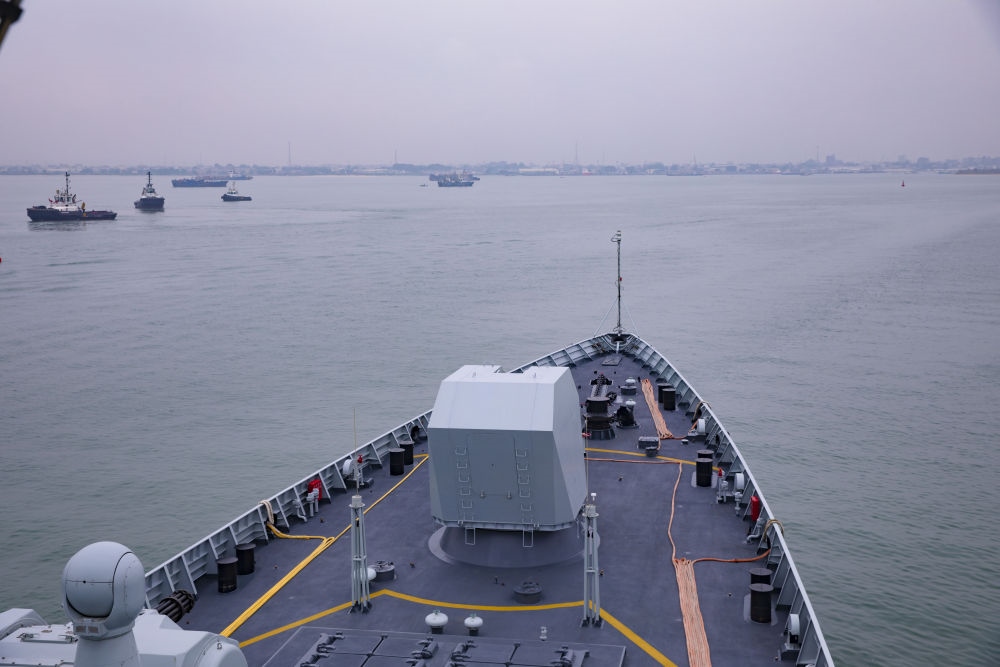 2023年7月14日，中國海軍第43批護(hù)航編隊南寧艦駛?cè)雱偣ú迹┖诮歉郏_始對剛果（布）進(jìn)行為期4天的友好訪問。