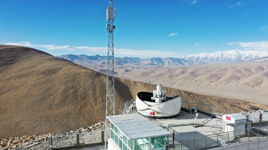 正在運行的塔縣星地激光通信地面站。（中國科學(xué)院空天信息創(chuàng)新研究院供圖）