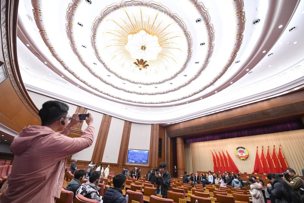 2019年11月16日，全國政協(xié)機(jī)關(guān)舉辦第一次公眾開放日活動，約200名高校師生、街道工作人員、退休干部、居民代表等參加。新華社記者 岳月偉 攝