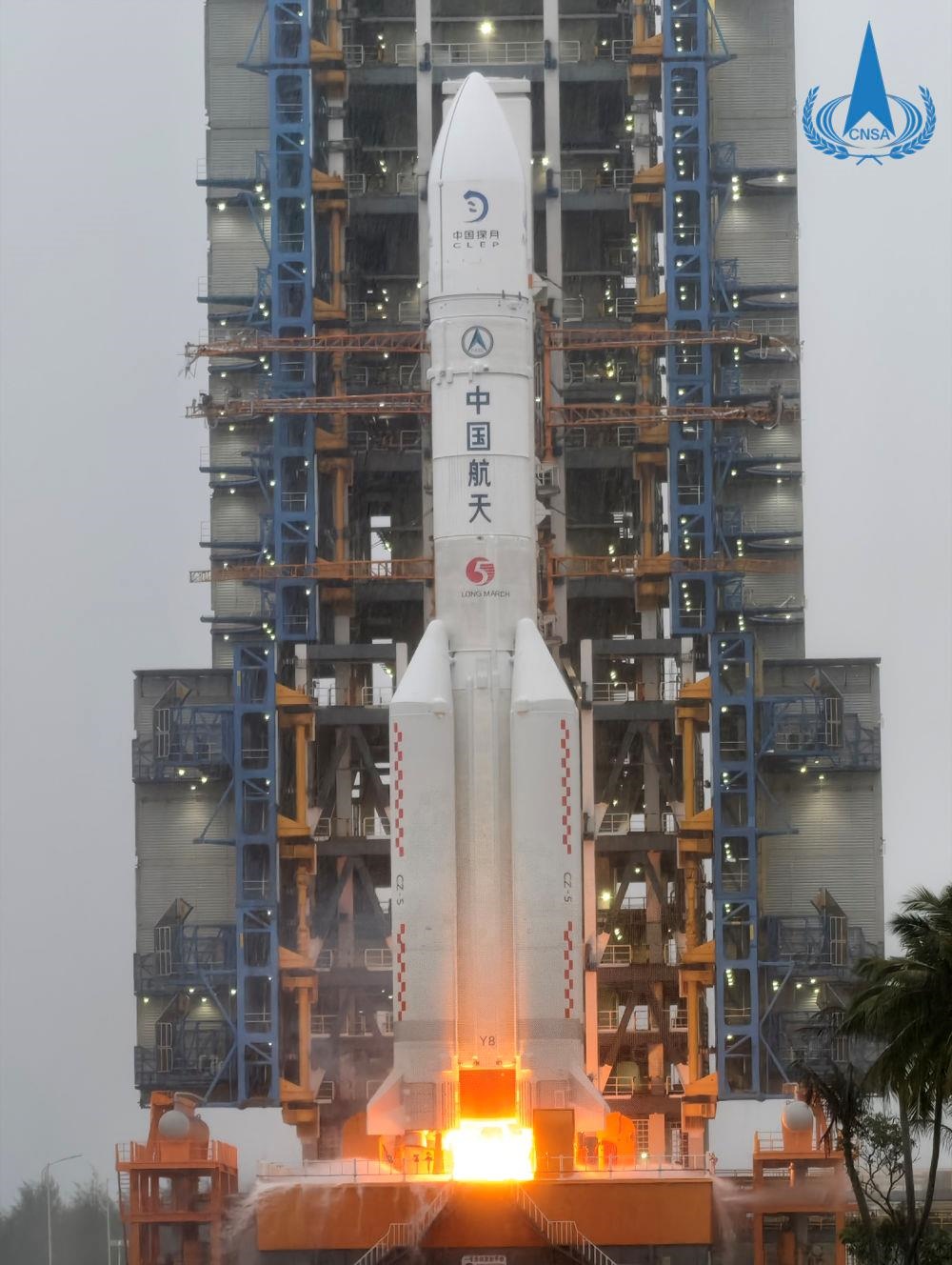△2024年5月3日17時(shí)27分，嫦娥六號(hào)探測器由長征五號(hào)遙八運(yùn)載火箭在中國文昌航天發(fā)射場發(fā)射，之后準(zhǔn)確進(jìn)入地月轉(zhuǎn)移軌道，發(fā)射任務(wù)取得圓滿成功。