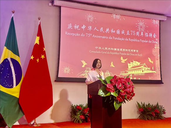 中國(guó)駐累西腓總領(lǐng)事蘭和平在招待會(huì)上致辭。 中國(guó)駐累西腓總領(lǐng)館供圖