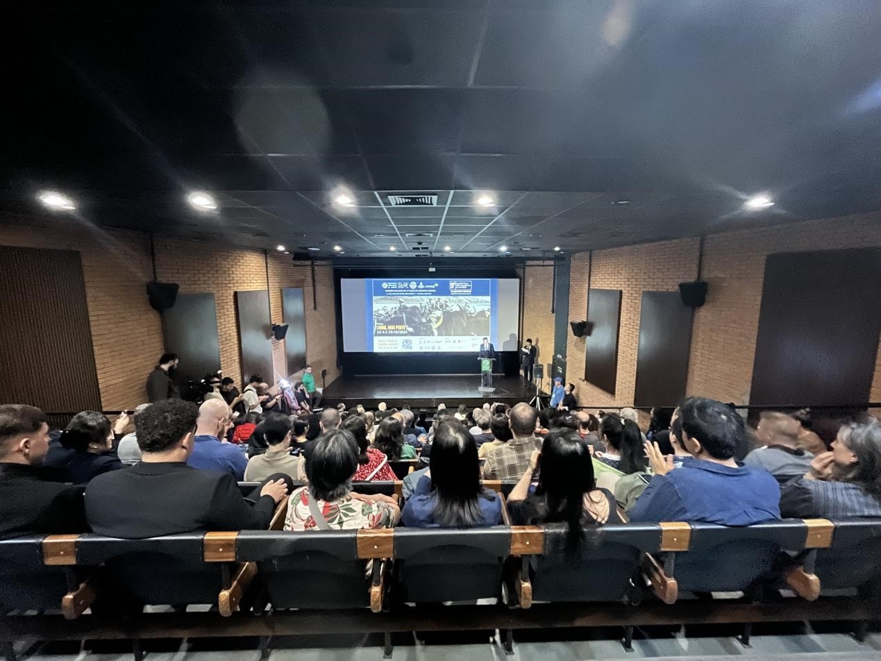 當(dāng)?shù)貢r(shí)間10月3日晚，由巴西圣保羅州立大學(xué)孔子學(xué)院舉辦的第九屆圣保羅中國電影展在圣保羅文化中心拉開帷幕。巴西圣保羅州立大學(xué)孔子學(xué)院供圖