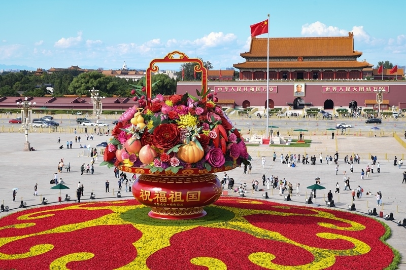 2024年9月25日拍攝的天安門廣場“祝福祖國”巨型花籃。