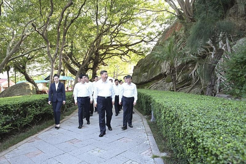 △2024年10月15日，習(xí)近平總書記在福建省漳州市東山縣關(guān)帝文化產(chǎn)業(yè)園考察。