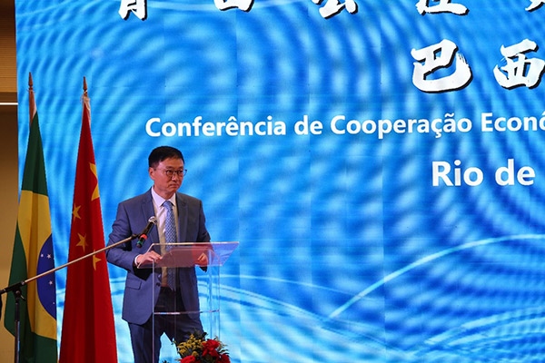 浙江省僑聯(lián)副主席兼巴西華人文化交流協(xié)會榮譽主席尹霄敏在活動現(xiàn)場致辭。人民網(wǎng)記者 陳海琪攝