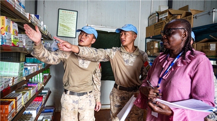 核查儲存藥品。王軍杰攝