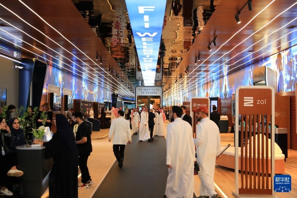 10月31日，在沙特阿拉伯首都利雅得，人們參加第八屆沙特“未來投資倡議”大會。新華社記者 隋先凱 攝