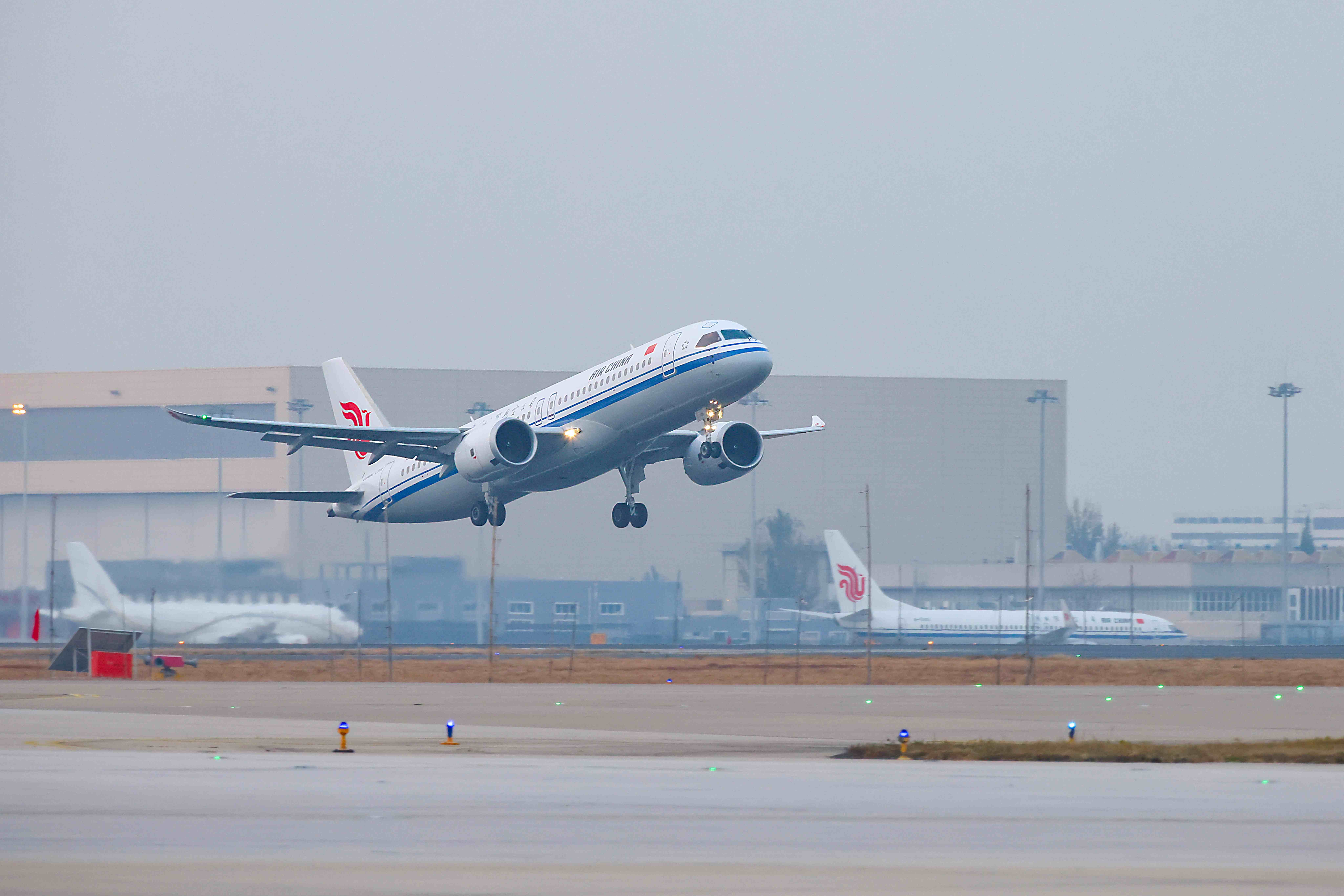 飛機從北京首都國際機場起飛，航向澳門。受訪方供圖