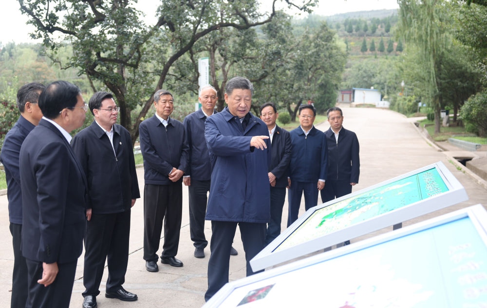 2024年9月11日，習(xí)近平在甘肅省天水市麥積區(qū)南山花牛蘋(píng)果基地考察時(shí)，聽(tīng)取引洮供水工程情況匯報(bào)。當(dāng)?shù)弥?00萬(wàn)群眾從此告別苦咸水后，總書(shū)記十分高興。他要求加強(qiáng)維護(hù)和管理，讓這項(xiàng)工程在沿線群眾生產(chǎn)生活中發(fā)揮更大效用。