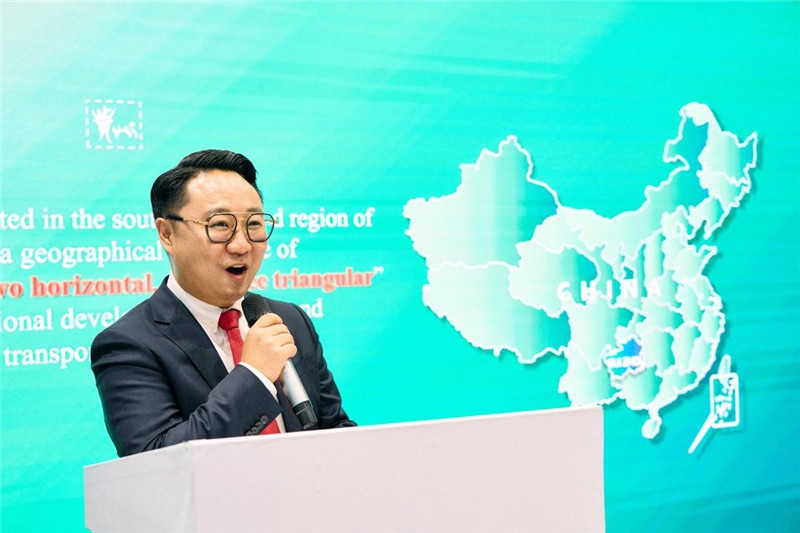 “中國館”貴州旅游推介會現(xiàn)場介紹。楊浩鵬