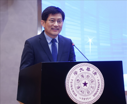 清華大學(xué)國(guó)家治理研究院執(zhí)行院長(zhǎng)、清華大學(xué)計(jì)算社會(huì)科學(xué)與國(guó)家治理實(shí)驗(yàn)室執(zhí)行主任孟慶國(guó)教授演講。供圖單位：清華大學(xué)國(guó)家治理研究院