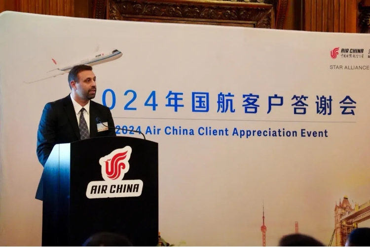 英國48家集團俱樂部主席杰克·佩里發(fā)表致辭。吳若鳴攝
