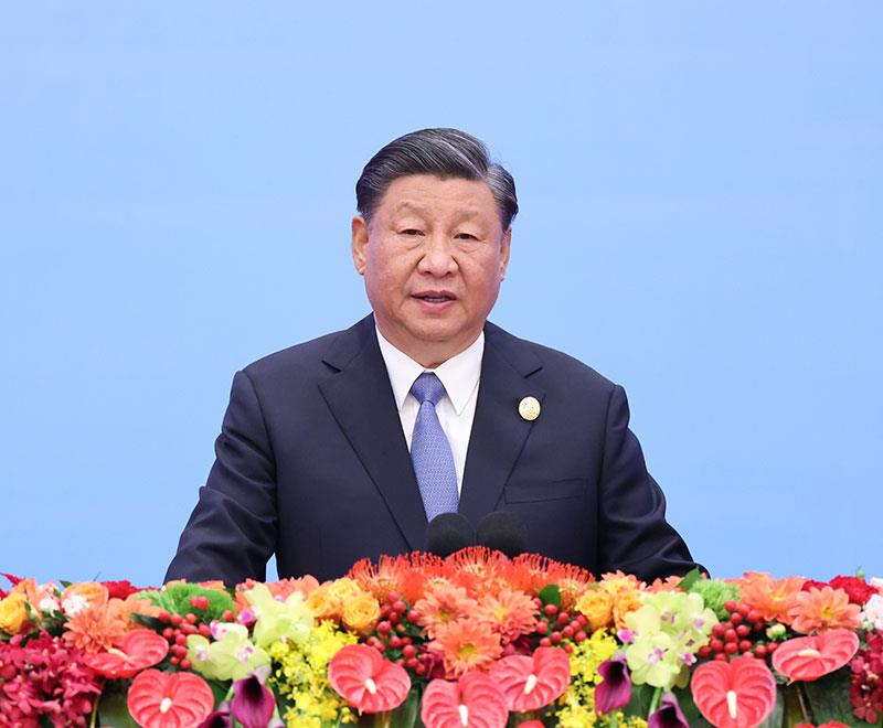 2023年10月18日，習(xí)近平主席在北京人民大會堂出席第三屆“一帶一路”國際合作高峰論壇開幕式并發(fā)表題為《建設(shè)開放包容、互聯(lián)互通、共同發(fā)展的世界》的主旨演講。