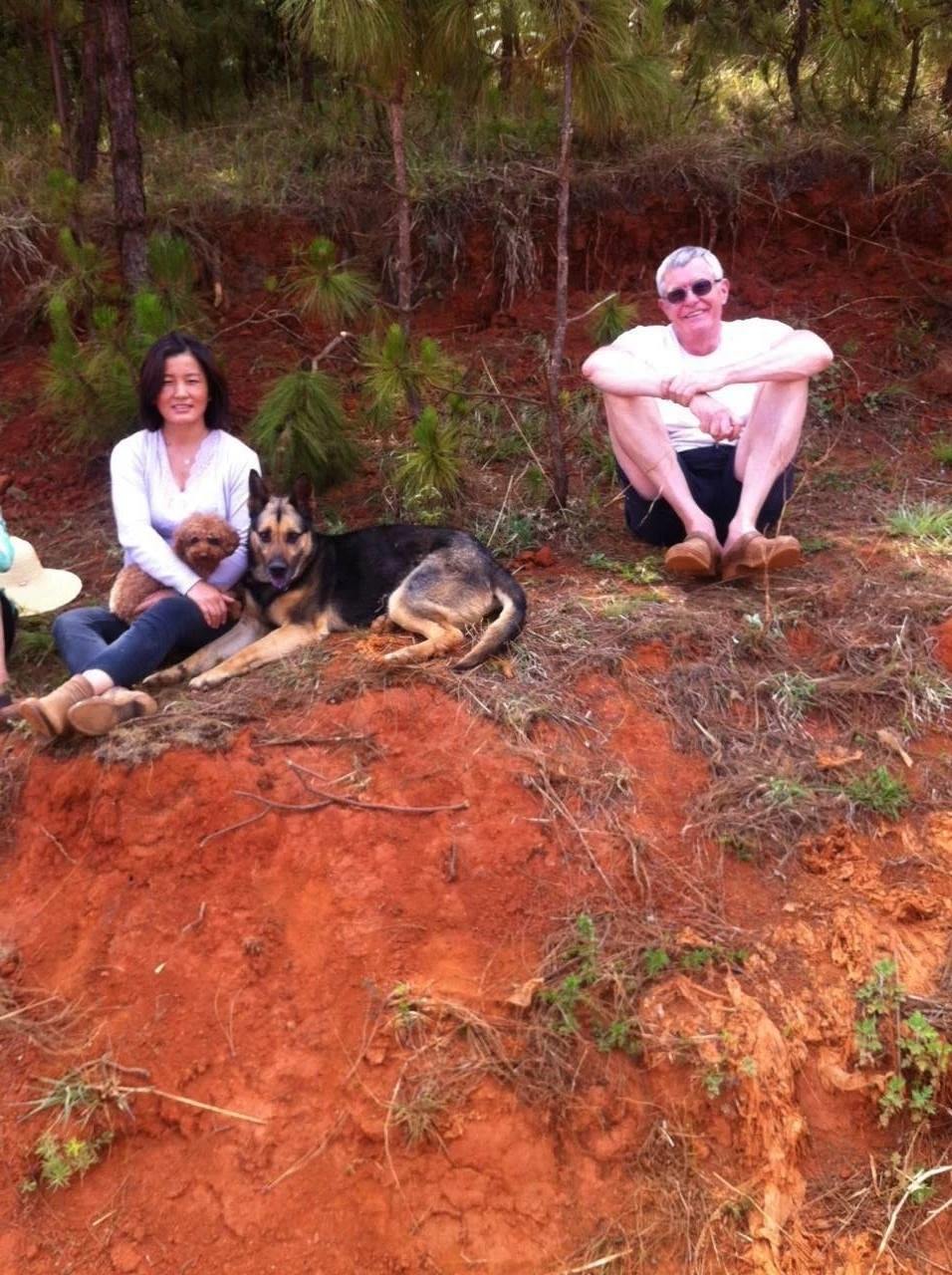 奈斯和妻子在云南東川打造了一個名叫“卡比杉”的農場。