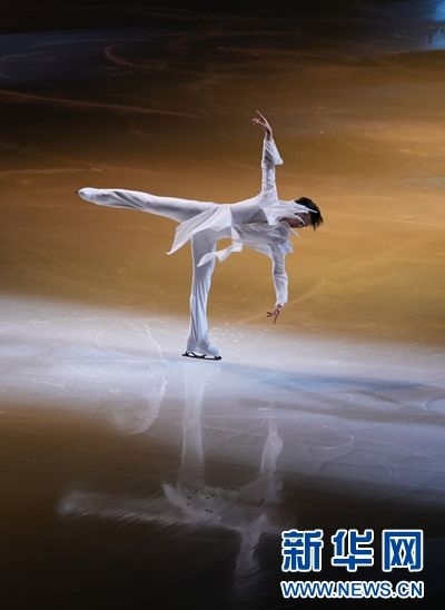 圖為羽生結(jié)弦在表演中。記者 錢錚 攝