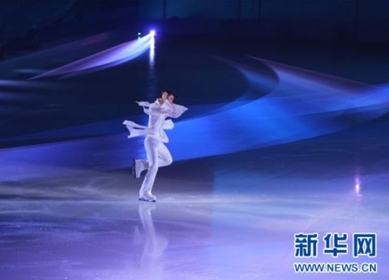 圖為羽生結(jié)弦在表演中。記者 錢錚 攝