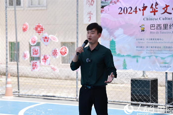 歌曲《故鄉(xiāng)的云》喚起了在外游子對故鄉(xiāng)的懷念。人民網(wǎng)記者 陳海琪攝