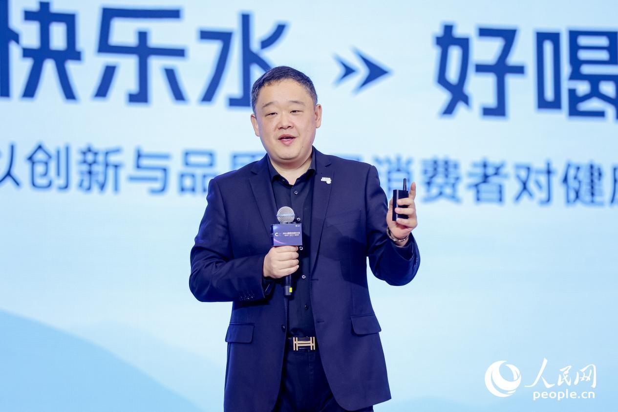 樂百氏（廣東）飲用水有限公司總經(jīng)理郝曉偉在2024國民消費大會上分享。