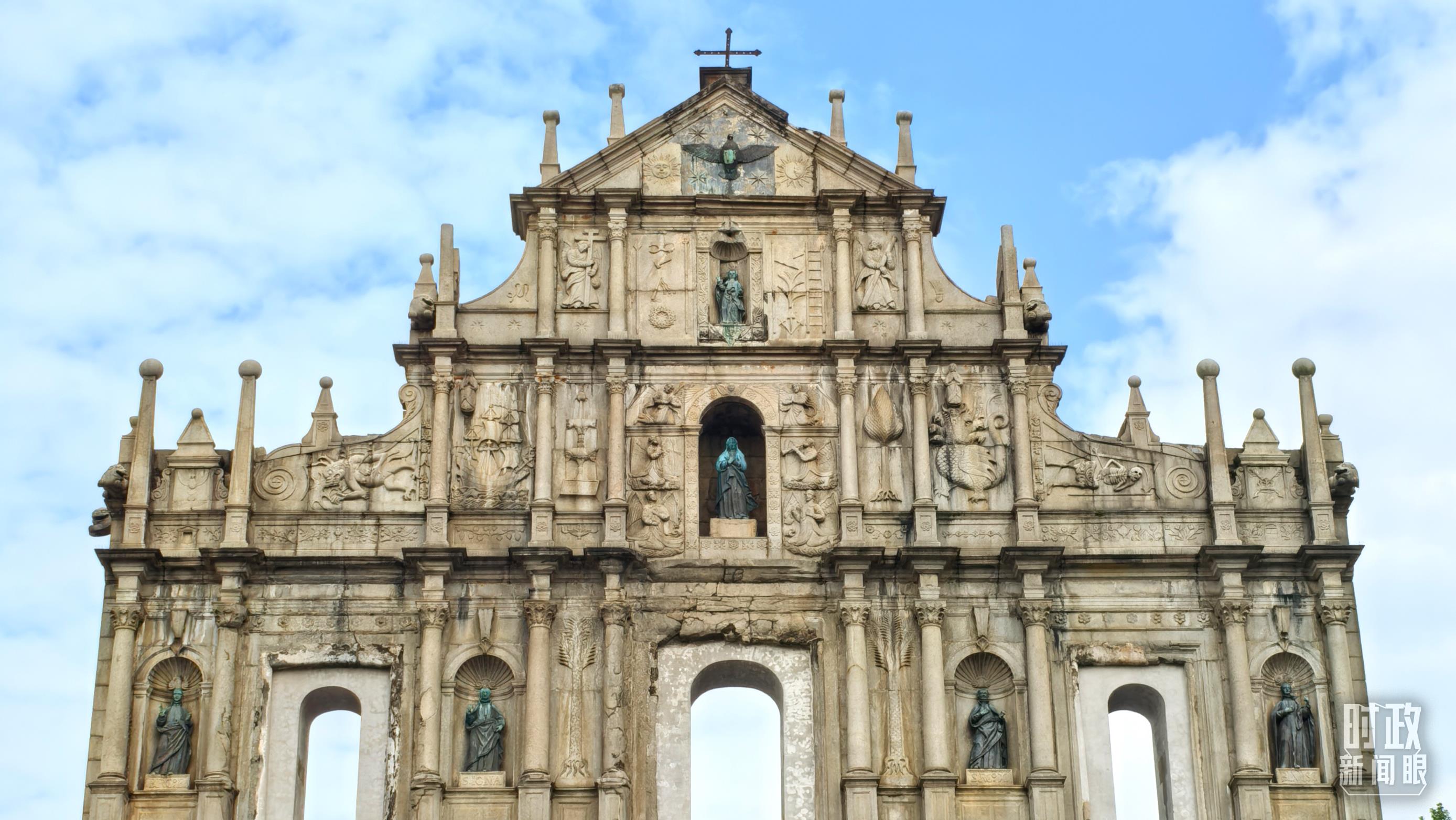 △澳門大三巴牌坊。（總臺(tái)央視記者張垚拍攝）