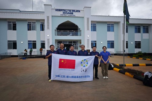 中國援桑給巴爾醫(yī)療隊在基文吉區(qū)醫(yī)院開展相關(guān)活動。中國援桑醫(yī)療隊供圖