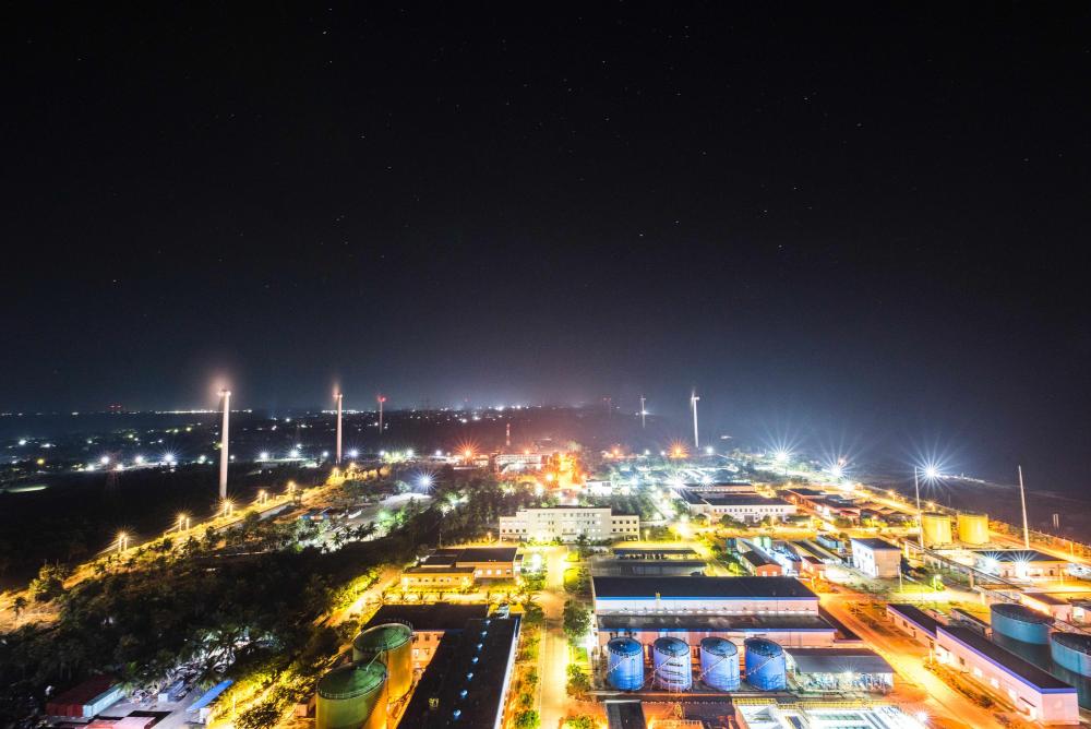 這是斯里蘭卡普特拉姆電站夜景（2020年12月8日攝）。新華社發(fā)（普特拉姆電站供圖）