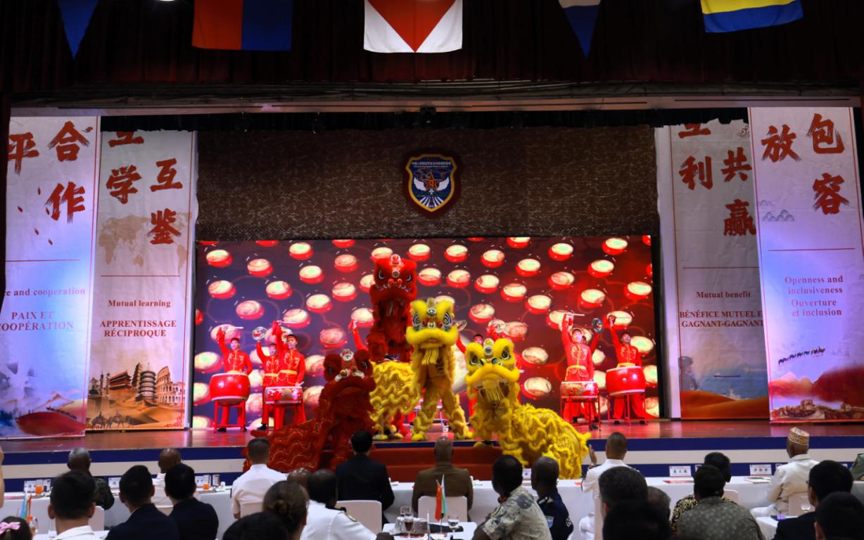 舞獅表演《金獅送?！贰Ｖ鬓k方供圖