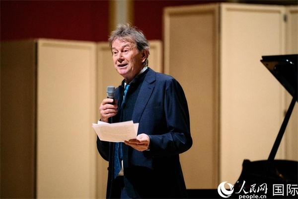 英中了解協(xié)會(huì)會(huì)長(zhǎng)邁克爾·伍德致辭。 楊浩鵬攝