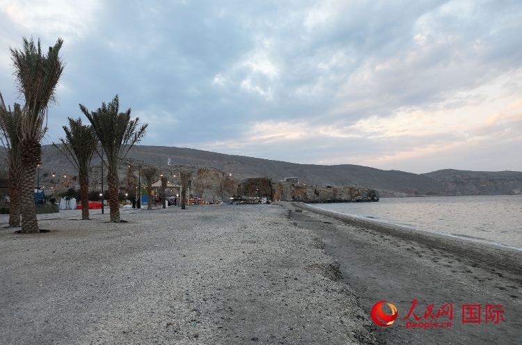 圖為阿曼穆桑代姆一處海灘公園。人民網(wǎng)記者 沈小曉攝