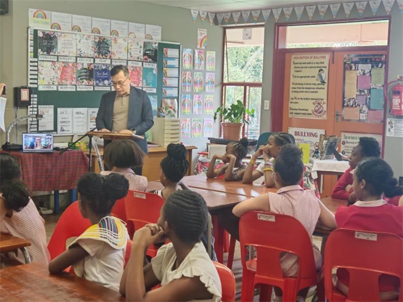 中國文化中心孔子課堂外方院長陸志雷博士發(fā)言。