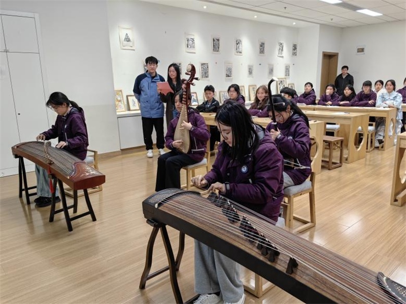 匡園學生民樂合奏。