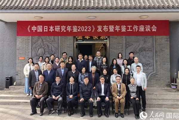 部分與會(huì)嘉賓合影留念。人民網(wǎng)記者 陳建軍攝