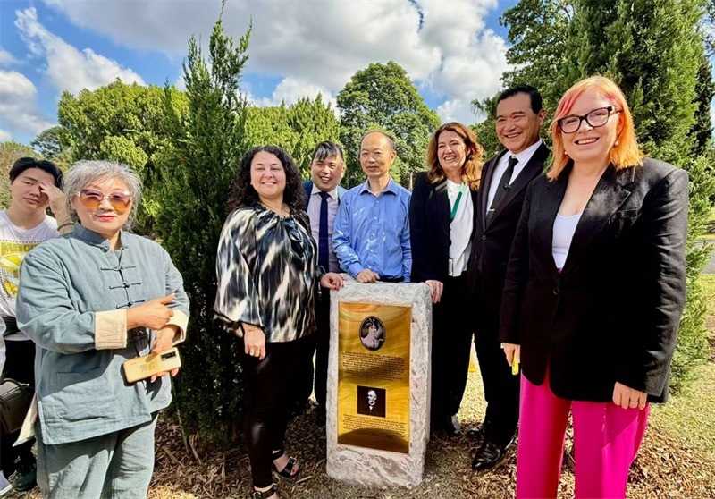 3.紀念碑揭幕。