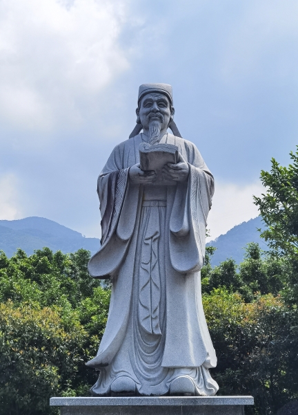 位于南平的朱熹石雕塑像。圖片來源：視覺中國