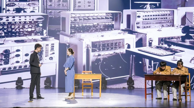 第二屆弘揚“兩彈一星”精神話劇大賽決賽現(xiàn)場。學校供圖