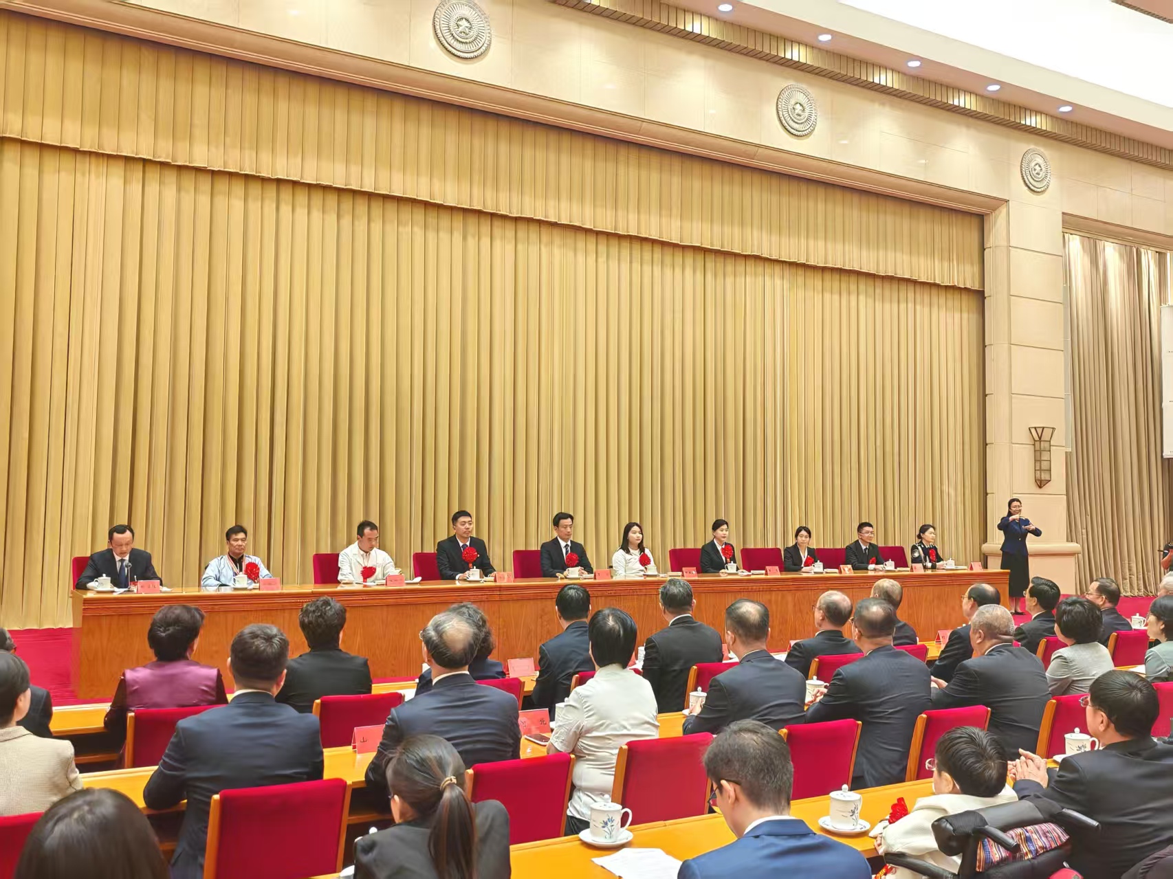 第七次全國自強模范暨助殘先進事跡首場報告會現(xiàn)場。 人民網(wǎng)記者 王子鋒攝