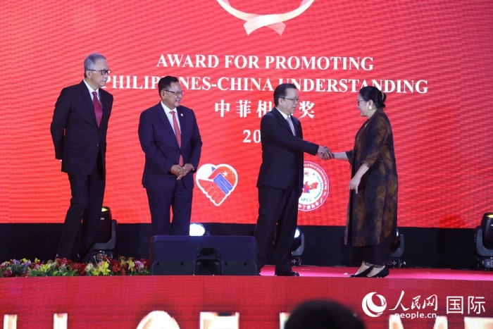 菲律賓前參議員許爾琦榮獲“終身成就獎(jiǎng)”。人民網(wǎng)記者樊帆 攝
